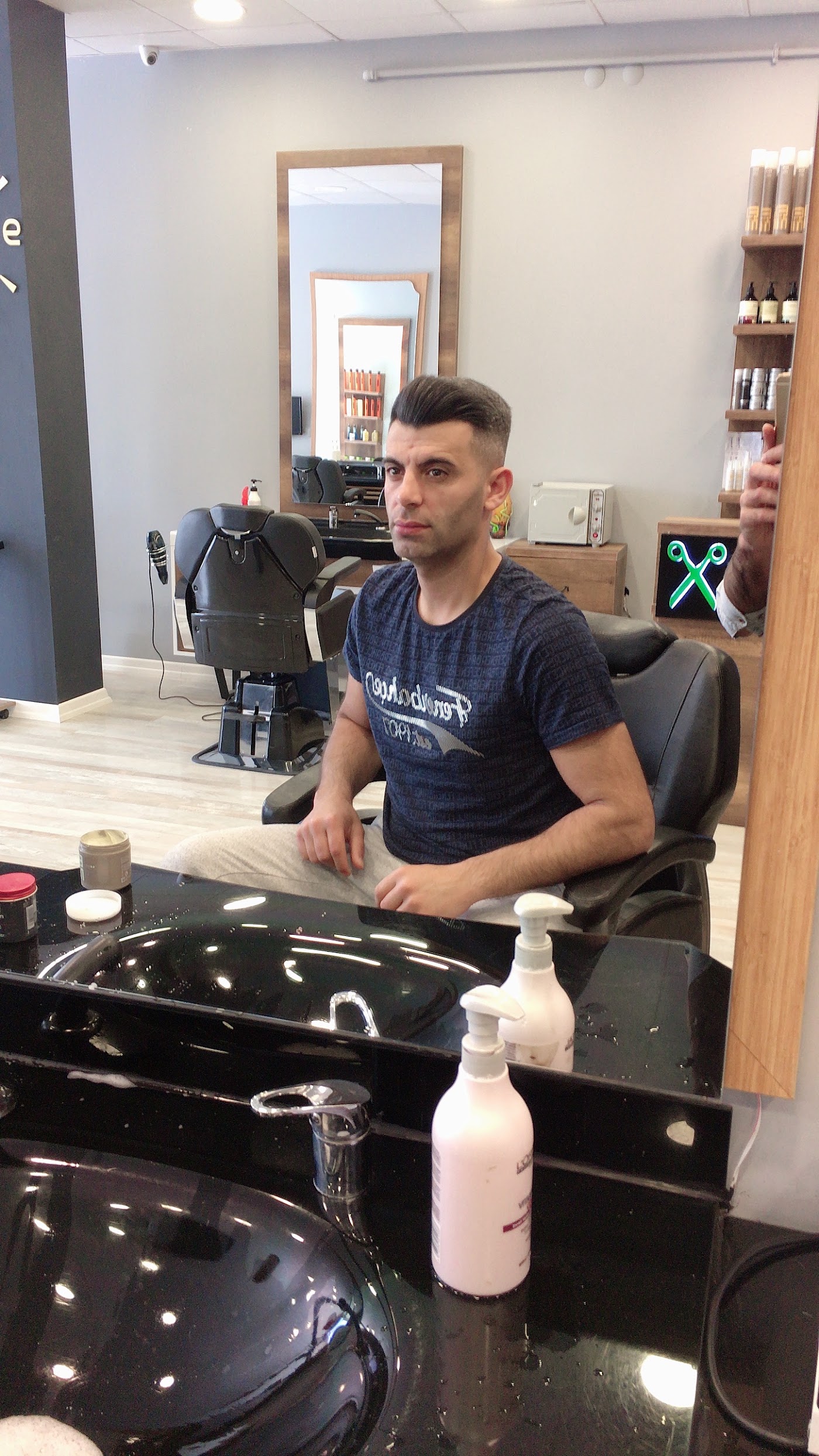 Salon içinden bir kesim sonrası